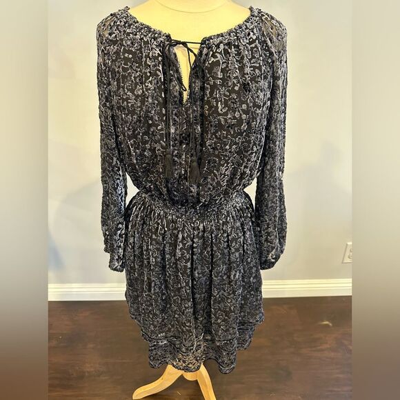 Elie Tahari Dresses & Skirts - Elie Tahari Olsen A Line Cold Shoulder Velvet Dress Black Multi Size Medium